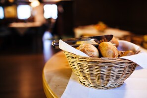Free daily buffet breakfast - Hotel Adler Bärental (Feldberg)