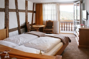 Double Room with partial Balcony | Minibar, két bảo mật tại phòng, trang trí khác biệt