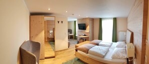 Apartment | Minibar, in-room safe, individually decorated, individually furnished - Hotel Adler Bärental (Feldberg)