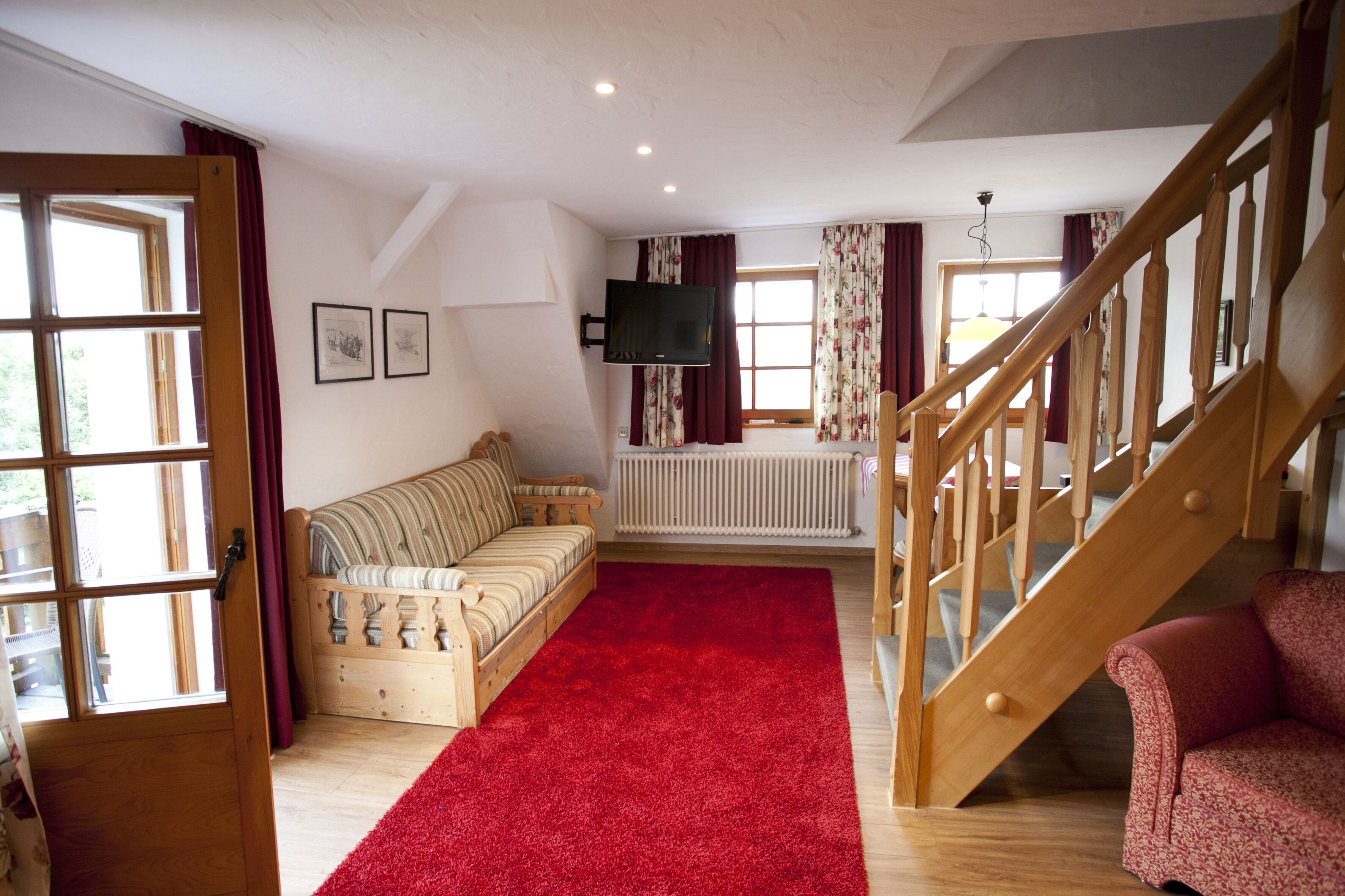 family room | living area | flat-screen tv