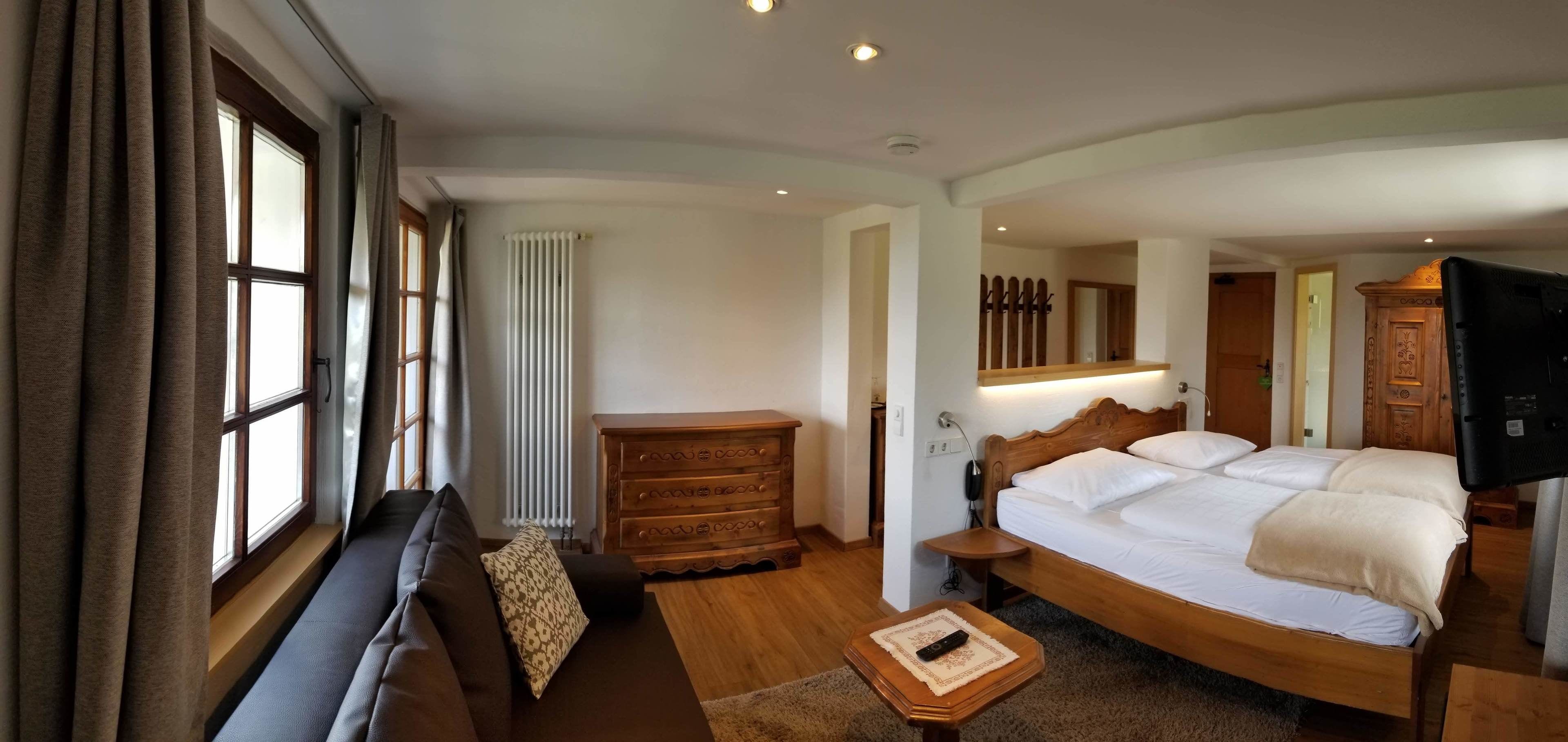 apartment | 1 bedroom, minibar, in-room safe, individually decorated