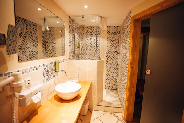 Free toiletries, hair dryer, towels - Hotel Adler Bärental (Feldberg)