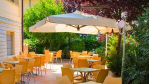 Outdoor dining - Hotel Lalla (Cervia)