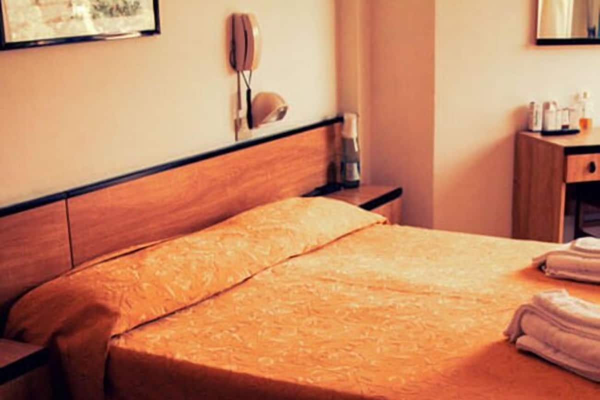 1 chambre, coffres-forts dans les chambres, bureau, lits bébé (gratuits)