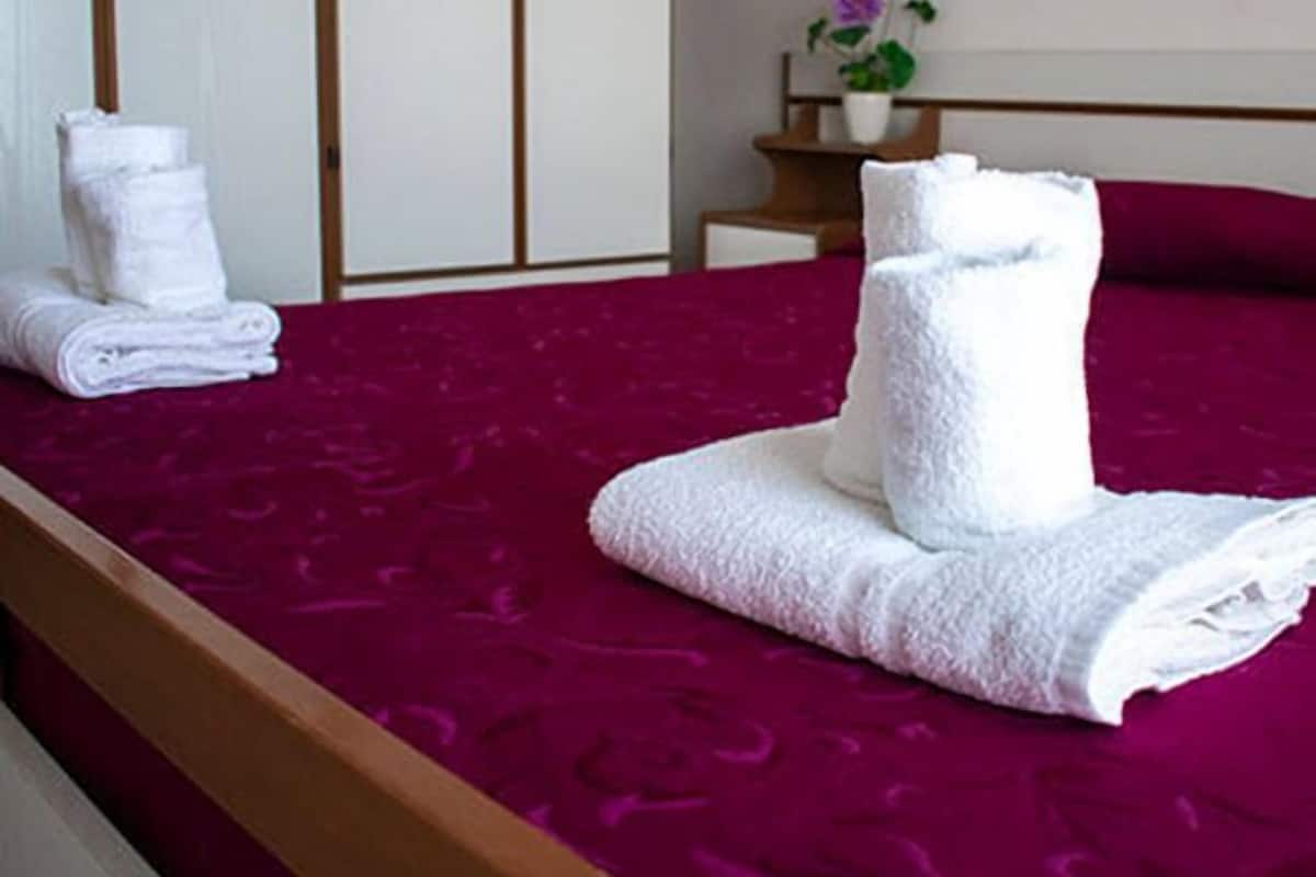 1 chambre, coffres-forts dans les chambres, bureau, lits bébé (gratuits)