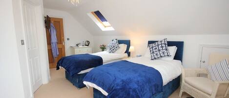 Deluxe kamer, 1 twee- of 2 eenpersoonsbedden, en-suite badkamer, uitzicht op tuin | 1 slaapkamer