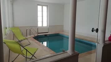 Indoor pool, pool loungers