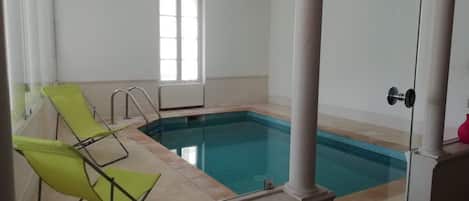 Indoor pool, pool loungers