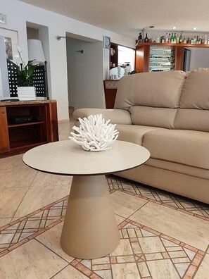 Coin salon dans le hall