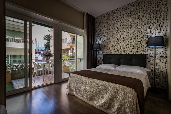 Minibar, Zimmersafe, individuell dekoriert, individuell eingerichtet