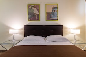 Minibar, in-room safe, individually decorated, individually furnished - Residenza Gregorio VII (Rome)