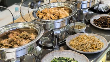 Sarapan bufet setiap hari dengan fi