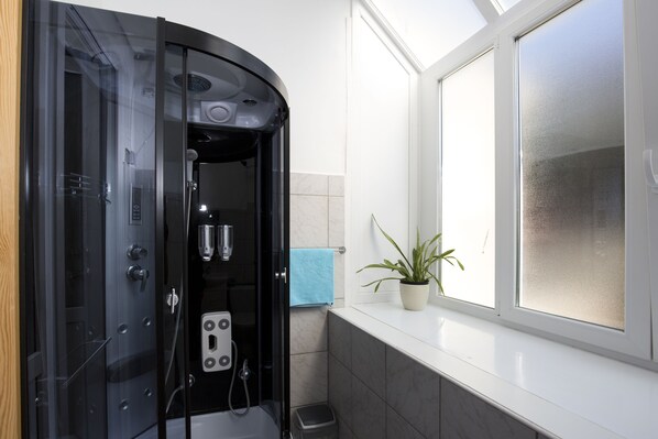 Studio (Mateuska) | Bathroom