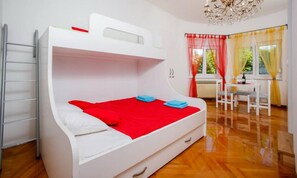 Studio (Dioklecijan) | Verdunkelungsvorhänge, kostenlose Babybetten, kostenloses WLAN