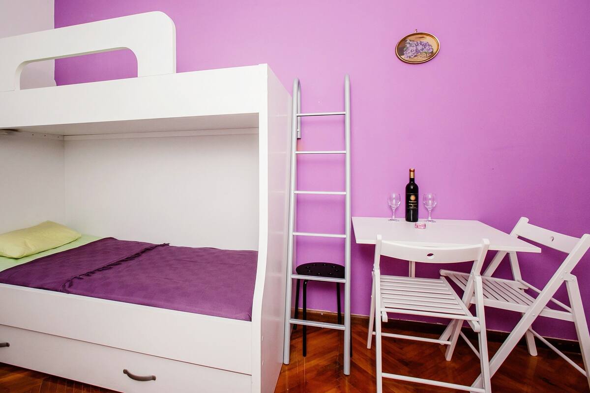 Estudio (Vestibul) | Cortinas opacas, cunas gratuitas, wifi gratis y ropa de cama