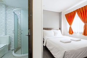 Douche, articles de toilette écologiques, sèche-cheveux, chaussons