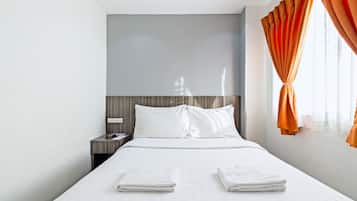 Desk, blackout drapes, free WiFi, bed sheets