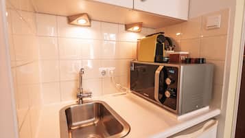 Kahden hengen design-huone, kaupunkinäköala | Yksityinen keittonurkkaus | Jääkaappi, mikroaaltouuni, espressokone, kahvin-/teenkeitin