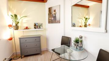 Fridge, microwave, espresso maker, coffee/tea maker