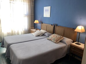Dos habitaciones dobles conectadas | Camas extra, wifi gratis y ropa de cama 