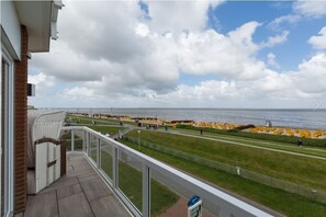 Apartment (Wohnung 11) | Balcony view - Strandhaus Christiansen (Cuxhaven)