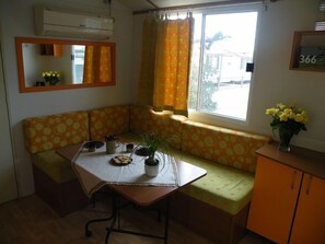 Nhà di động, nhiều giường (CAPRAIA) | Khu phòng khách | TV màn hình phẳng