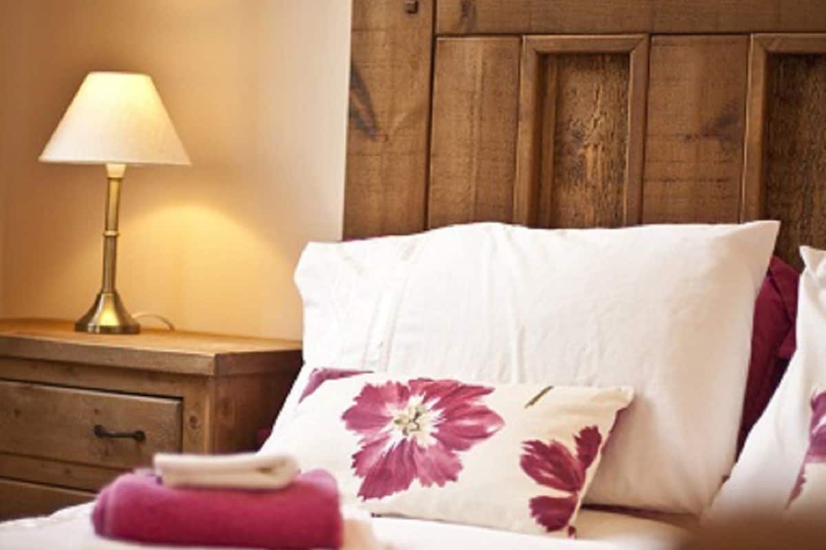 Dairy Cottage- Disabled Access and Dog Friendly. | Iron/ironing board, bed sheets