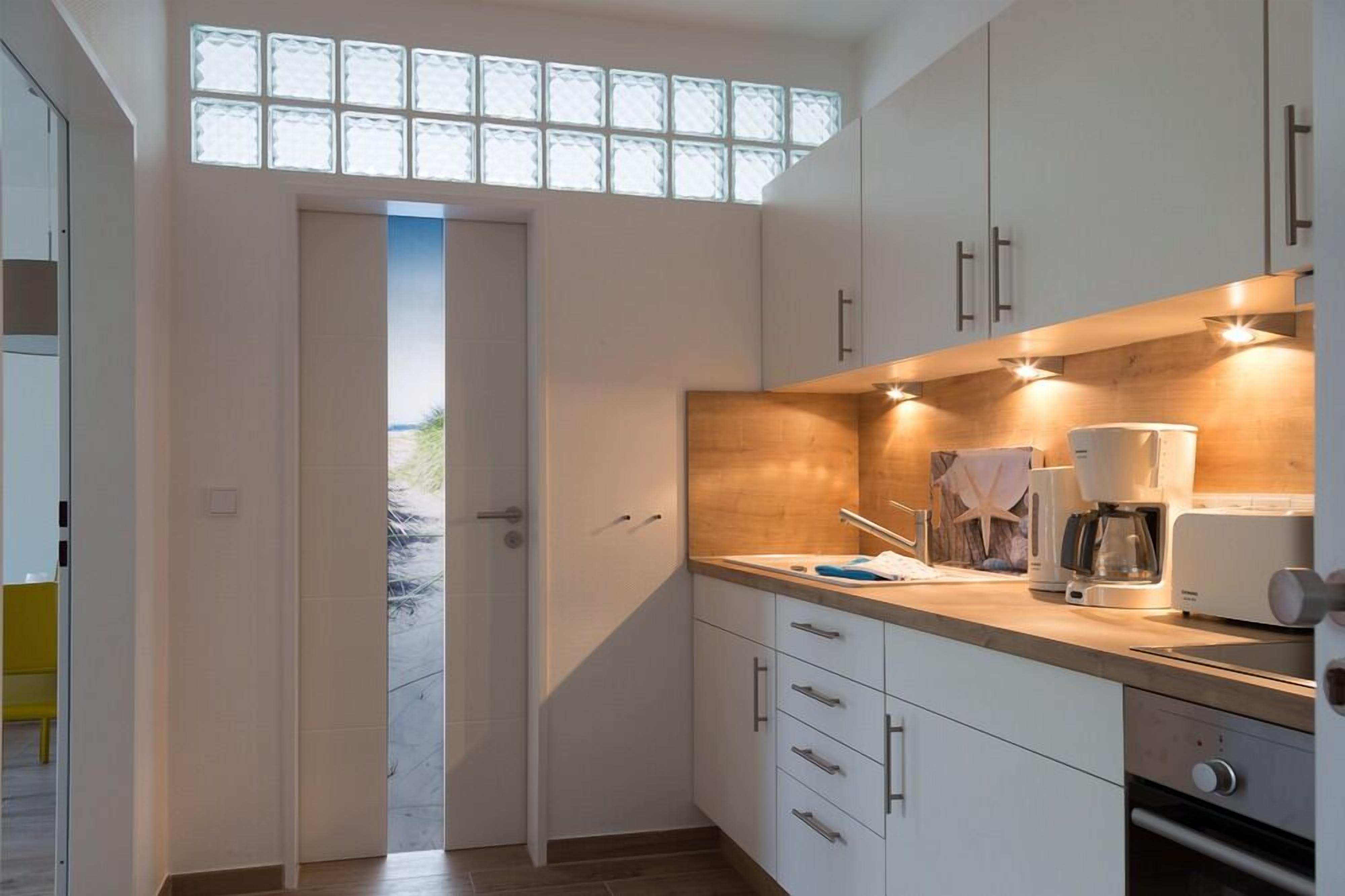 Apartemen (Wohnung 5) | Dapur pribadi | Lemari es besar, microwave, oven, dan kompor