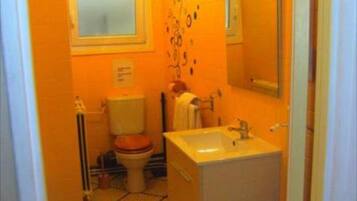 Free toiletries, towels