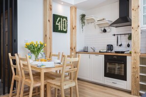 Oven, stovetop, dishwasher, coffee/tea maker - InPoint Apartments - Old Town near Market Square (Kraków)