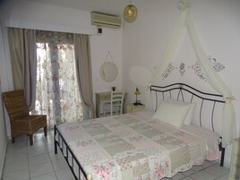 Apartment, Sea View (Sea Dream) | Hypo-allergenic bedding, individually decorated, individually furnished