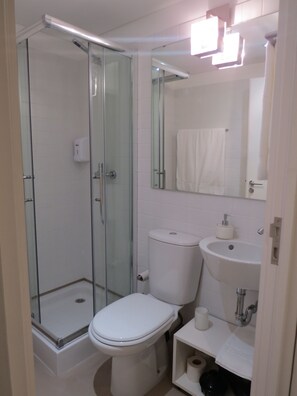 Studio | Bathroom