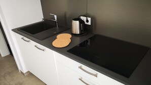 Coffee/tea maker, full-sized fridge, oven, stovetop - SHS City Gasperich (Luxembourg City)