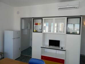 Appartamento, 2 camere da letto | Area soggiorno | TV a schermo piatto