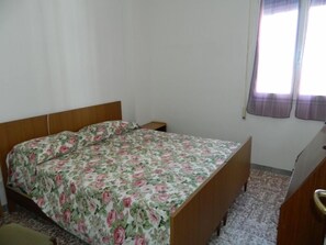 Apartment, 2 Bedrooms | 2 bedrooms, free cribs/infant beds - Nettuno 24 B (Comacchio)