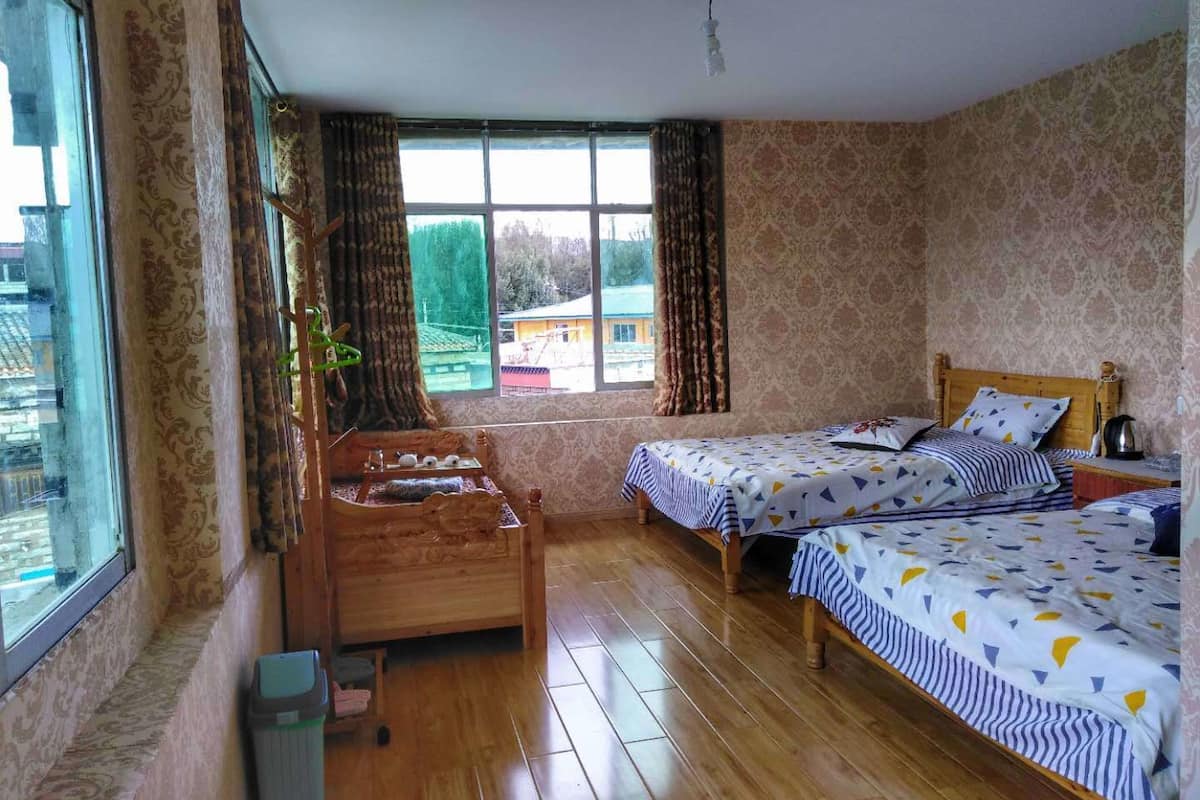 Deluxe Twin Room | Blackout curtains, free WiFi, bed sheets