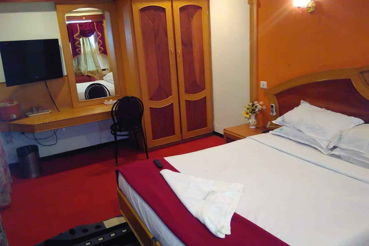 Suite Royal | Caja de seguridad en la habitación, camas extra y ropa de cama