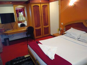 Suite Royal | Caja fuerte, camas supletorias, ropa de cama