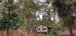 Vista frontal de la propiedad