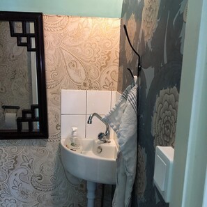 Room (The Acrobat's) | Bathroom