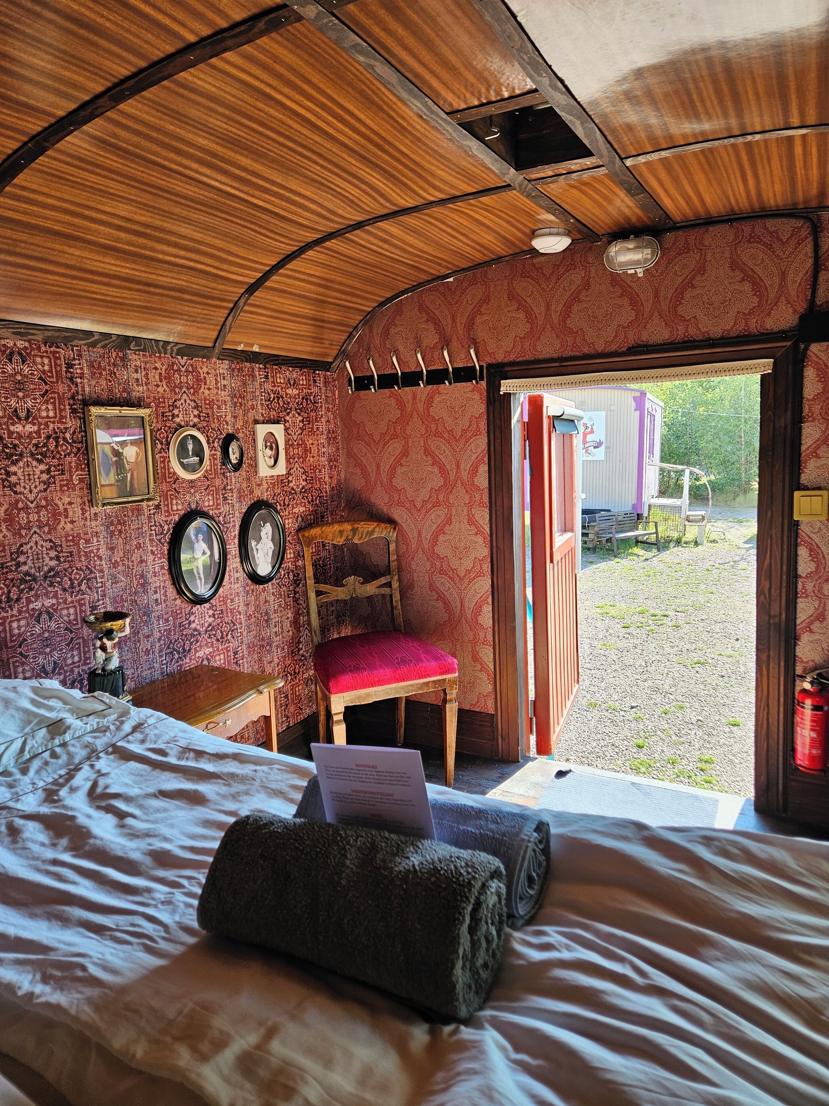 room (the faquir's) | individually decorated, blackout curtains, free wifi, bed sheets