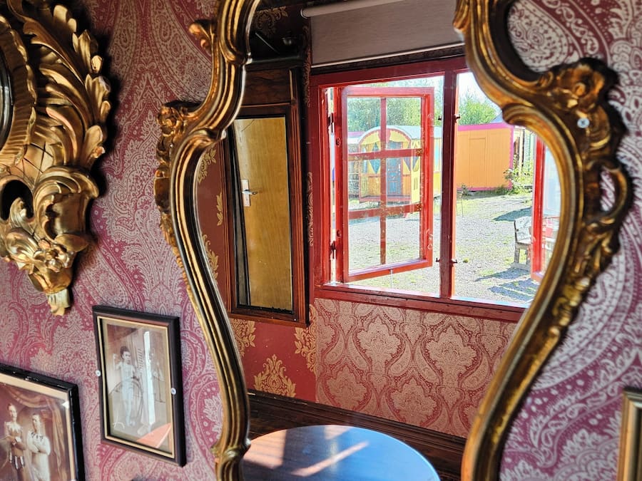 DecoraciĂłn personalizada, cortinas blackout, wifi gratis y ropa de cama