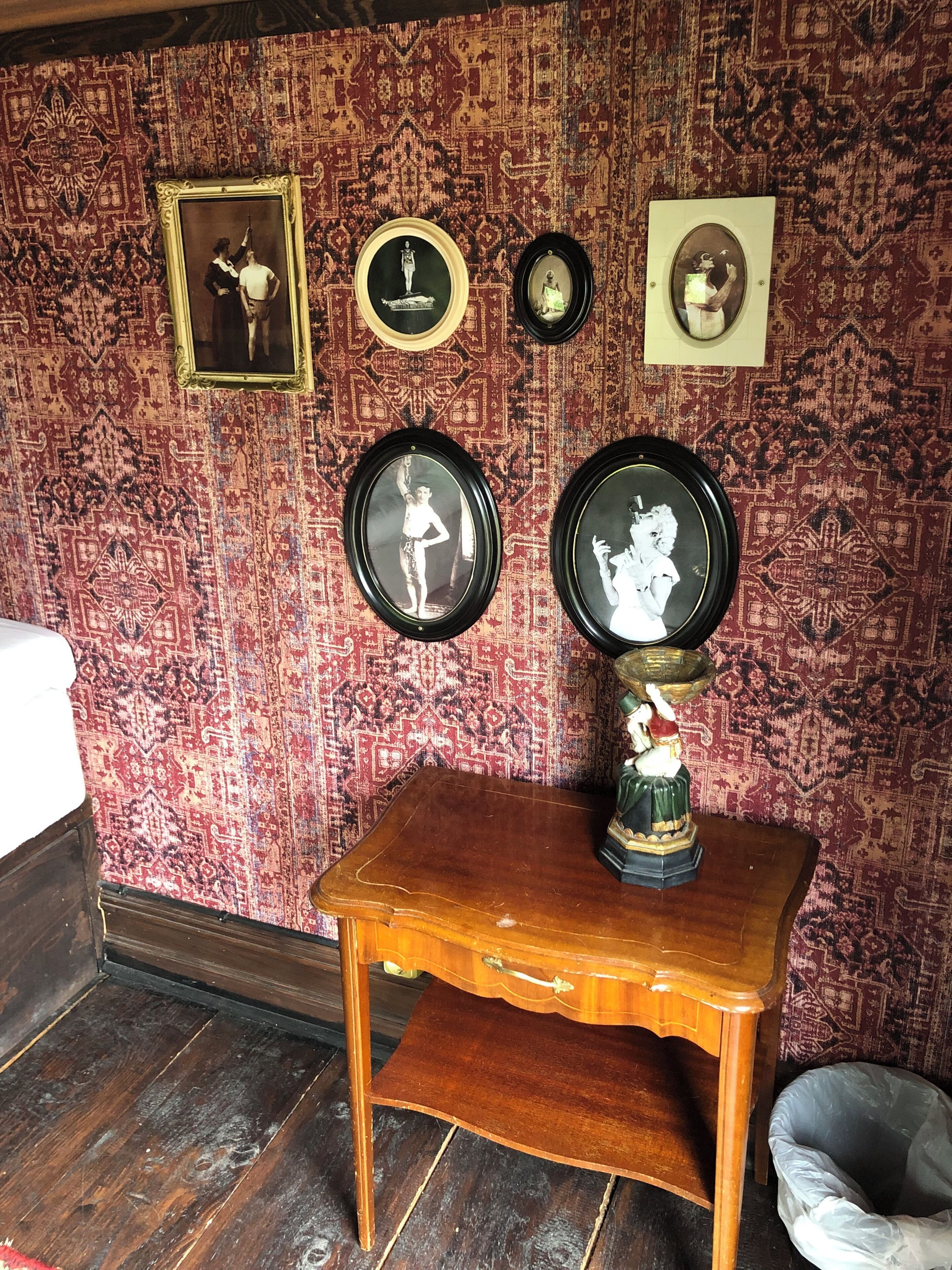 room (the faquir's) | individually decorated, blackout curtains, free wifi, bed sheets