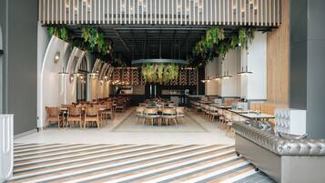 Breakfast, lunch, dinner served; international cuisine