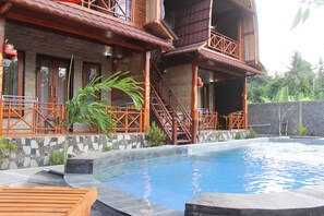 Outdoor pool, pool loungers