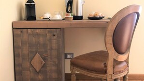 A compact kitchenette with a coffee maker, kettle, and small dining area. - Chalet Lucca (Lucca)
