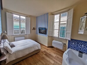 Suite | Donsdekens, een minibar, een kluis op de kamer, individueel gedecoreerd