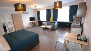 Departamento | Escritorio, wifi gratis, decoración personalizada y muebles diferentes 