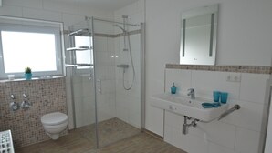 Departamento | Baño | Regadera, secadora de cabello, toallas 