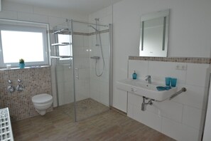 อพาร์ทเมนท์ | ห้องน้ำ | ฝักบัว, ไดร์เป่าผม, ผ้าเช็ดตัว